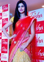 Showcasing Scintillating Grand Fashion Show Photos